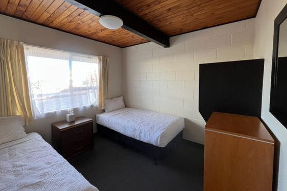 Lake View 2-Bedroom Apartment bedroom 2