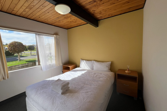 Mountain View 2-Bedroom Apartment bedroom